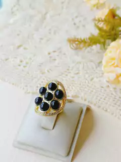 ANEL CRAVEJADO DE MINI ZIRCONIAS COM 7 PEDRAS NATURAIS DE AGATHA NEGRA - comprar online