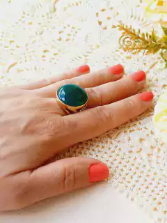 Imagem do ANEL VOLUMOSO REDONDO COM PEDRA NATURAL AGATHA VERDE