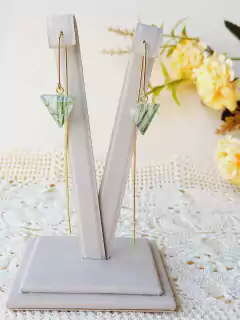 BRINCO FIO PASSANTE COM CRISTAL RUTILADO na internet