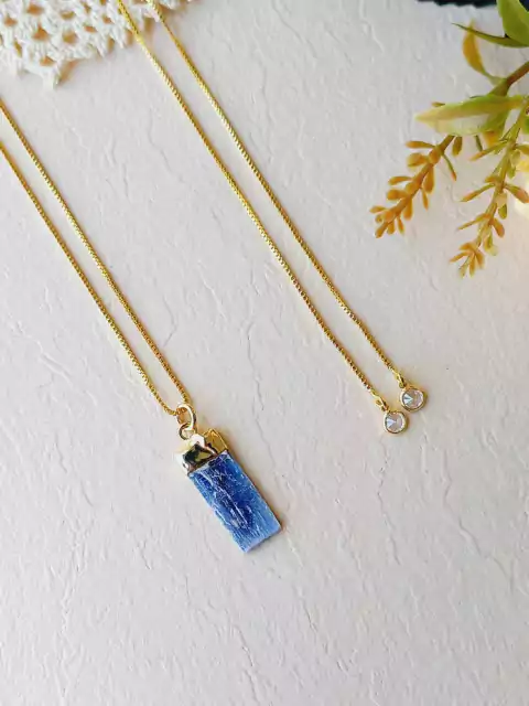 COLAR AJUSTAVEL GRAVATINHA PINGENTE DUPLO COM A PEDRA CIANITA