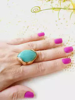 ANEL VOLUMOSO OVAL COM PEDRA NATURAL QUARTZO VERDE - Cordão de Luz Joias Finas