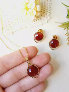 CONJUNTO REDONDO GOTA COM PEDRA NATURAL AGATHA VERMELHA na internet