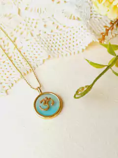 COLAR OM PEDRA NATURAL AGATHA AZUL - Cordão de Luz Joias Finas