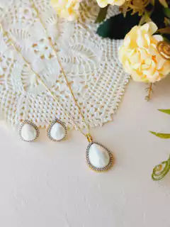 CONJUNTO PÉROLA SHELL COM APLICAÇÕES DE ZIRCONIAS na internet