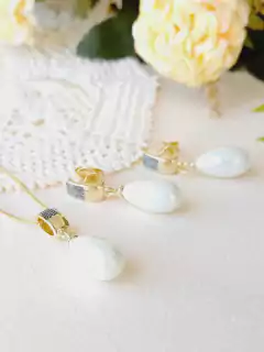 CONJUNTO PEDRA NATURAL PÉROLA SHELL GOTA APLICAÇÕES DE RÓDIO NEGRO - Cordão de Luz Joias Finas