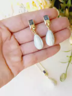 Imagem do CONJUNTO PEDRA NATURAL PÉROLA SHELL GOTA APLICAÇÕES DE RÓDIO NEGRO