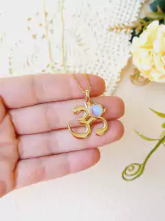 COLAR SIMBOLO OM PEDRA NATURAL na internet