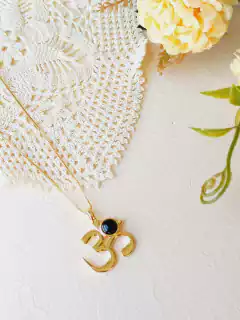 COLAR SIMBOLO OM PEDRA NATURAL - loja online