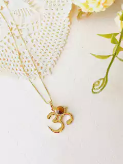 COLAR SIMBOLO OM PEDRA NATURAL - comprar online