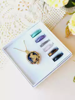 COLAR RELICÁRIO CÁPSULA SÃO JORGE COM 7 PEDRAS NATURAIS EDIÇÃO LIMITADA - Cordão de Luz Joias Finas