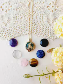 COLAR RELICÁRIO CÁPSULA SÃO JORGE COM 7 PEDRAS NATURAIS EDIÇÃO LIMITADA - loja online