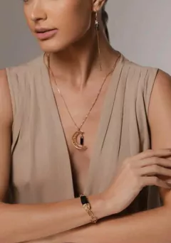 BRINCO FIO PASSANTE COM A PEDRA NATURAL TURMALINA NEGRA na internet