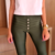 Calça prada verde militar com prega na cintura botão na barra