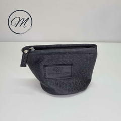 Azucarera de cuero de búfalo con interior forrado en tela impermeable y cierre.