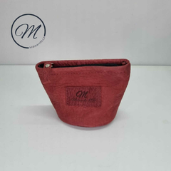 Azucarera de cuero de búfalo con interior forrado en tela impermeable y cierre.