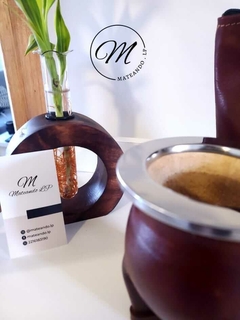 Mate Camionero de Calabaza Forrada en Cuero y Virola de Acero Inoxidable Uruguayo 