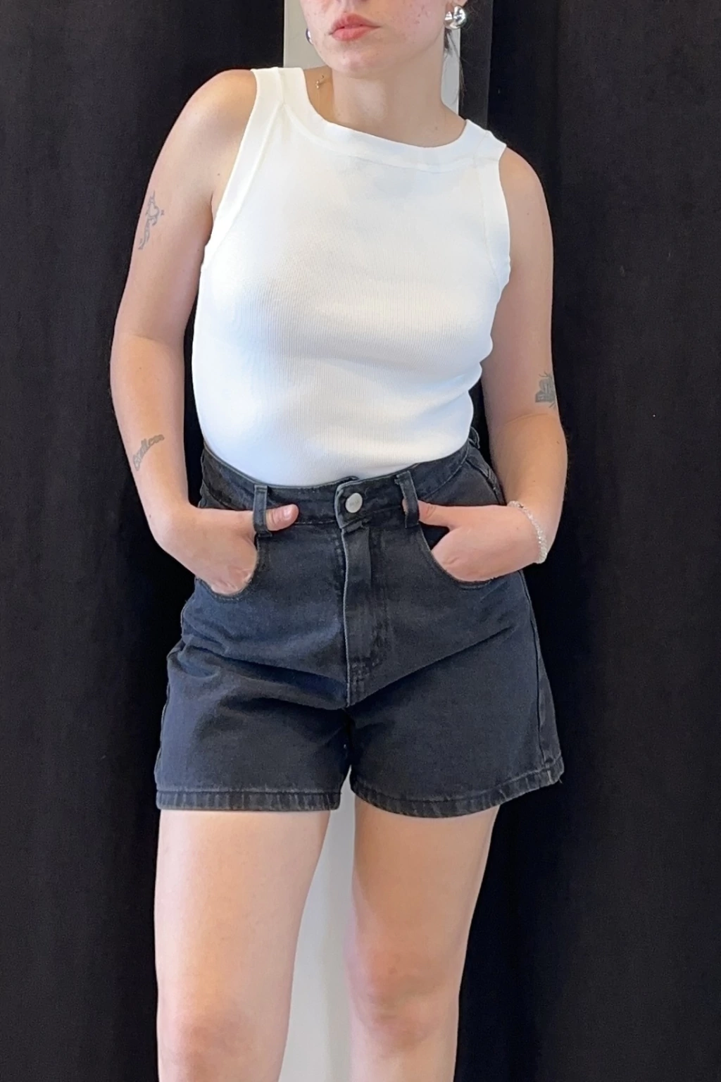Short Mom Black