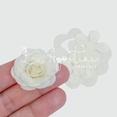 Rosinha montável tecido fino creme- 3cm- 25 recortes, 5 rosas