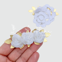 Kit montável arranjo trio rosinhas branco- 8cm- 4 recortes- 1 arranjo