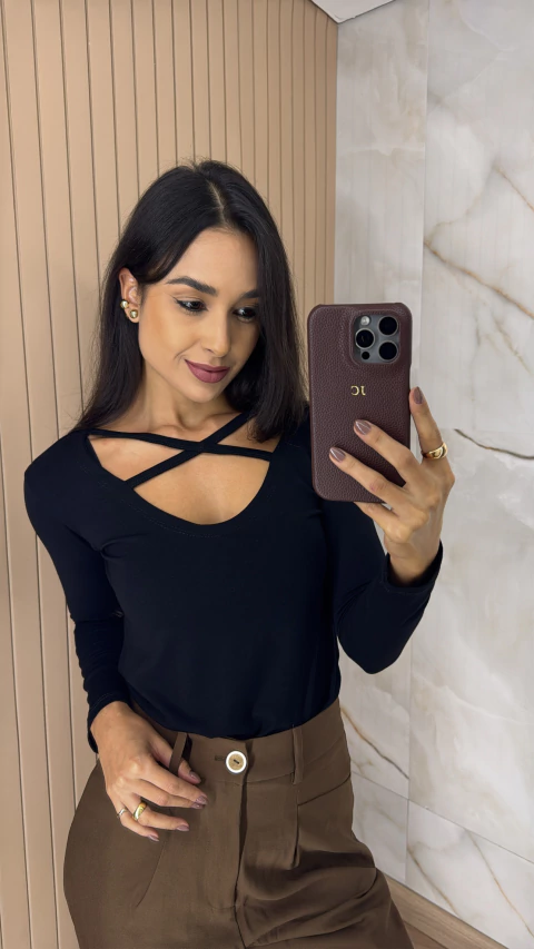 BLUSA MALHA DECOTE NO BUSTO - comprar online