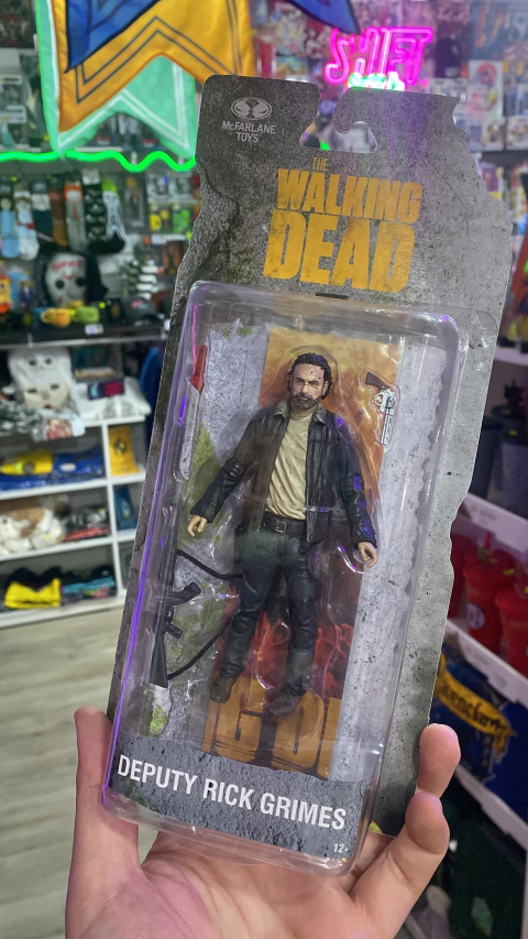 FIGURA DEPUTY RICK GRIMES - THE WALKING DEAD - MCFARLANE TOYS - PRODUCTO OFICIAL