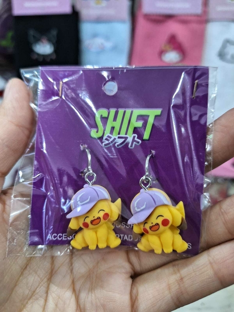 Aritos Pikachu Gorra Violeta