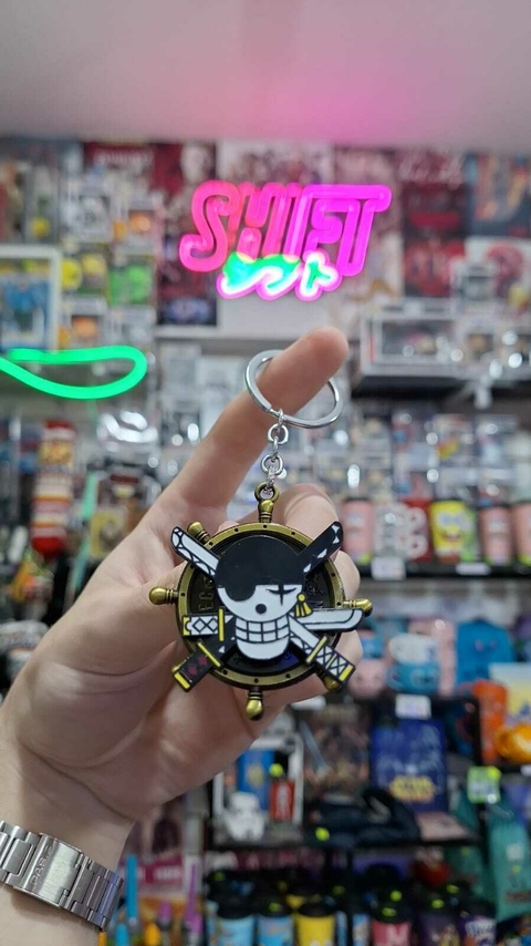 Llaveros Metálicos Giratorios Roronoa Zoro Jolly Roger - Timón de metal - One Piece - comprar online