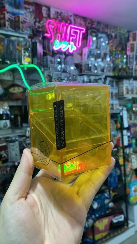 Ultimate Guard Boulder Solid Amber 100+ Clear - comprar online