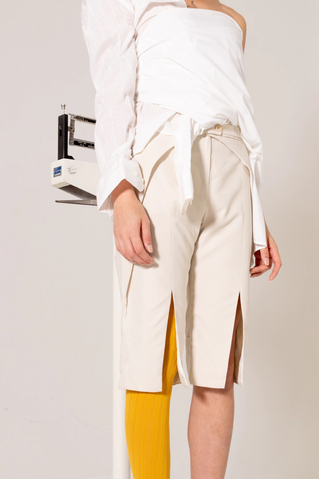 pantacourt pale exclusiva e upcycled off white