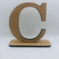 LETRA C 3D EM MDF COM BASE 15 CM - UNIDADE