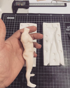 Ref.2024- LANÇAMENTO molde corpo completo, já saí com os pés do molde, (kit com molde crânio da foto incluso) - comprar online