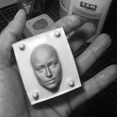 Ref.100-molde rosto feminino completo bipartido já sae com orelhas do molde na internet