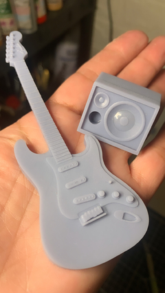 Ref.F0002- Guitarra 11 cm com caixinha de som 3 cm