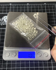 Ref.45609- Molde forminha de gelo realista escala 1/6 com 5 mm ficará cada cubo maciço (Para uso com resinas na internet