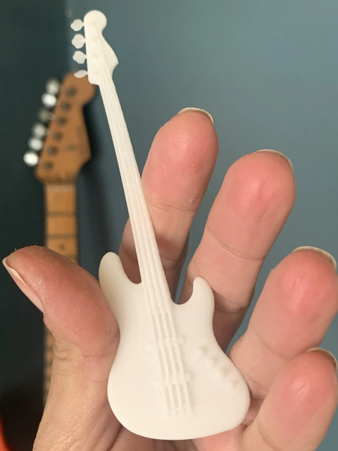 Ref.S001- Miniatura de baixo 12cm (em resina com detalhes fiéis) 1 peça