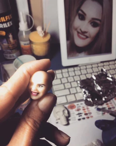 Ref.889- Caricaturas humaninhos (Com aproximadamente 17cm de altura ) na internet