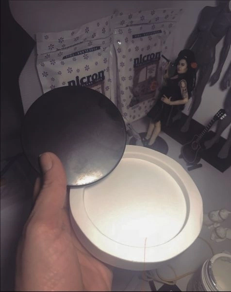 Molde base redonda com 9cm de circunferência fora do molde