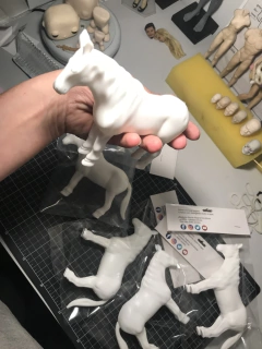 Cavalo base para trabalhar com biscuit ou para pintura e uso direto Ref.38 na internet