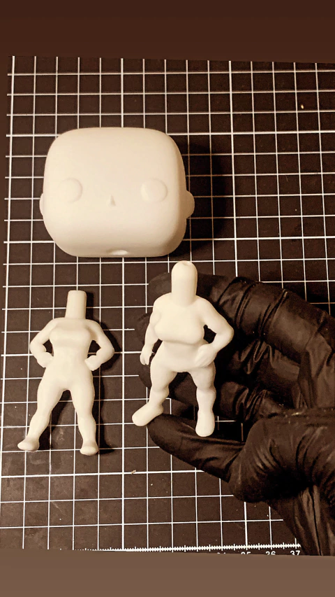 Ref.G030- Kit 2 corpinhos e uma cabeça pop em resina medida total cabeça e corpo 10cm