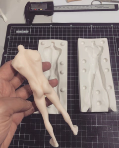 Ref.2024- LANÇAMENTO molde corpo completo, já saí com os pés do molde, (kit com molde crânio da foto incluso) na internet