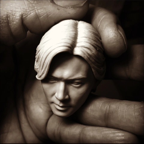 033-Molde rosto masculino oriental com cabelo escala de tamanho 1/6 entre 3 a 3,5cm de altura