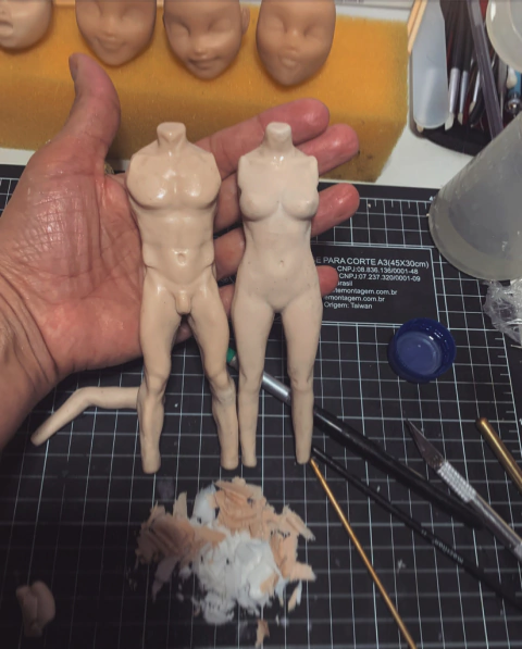 Ref.389- kit corpo casal inteiros (segue moldes rosto casal de presente extra surpresa. Escala 1/10