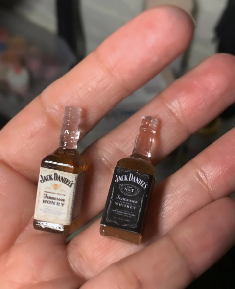 Ref.67908- Kit 2 garrafinha de whisk modelos A e B