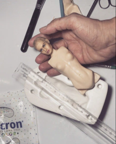 043-Molde humaninhos gigantões feminino com molde cabeça escala 1/6 - Nanda Regina