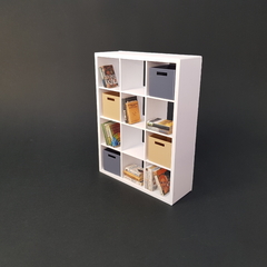 Ref.G015- Estante com gavetas (acessórios decorativos não seguem junto ) escala de tamanho 1/10