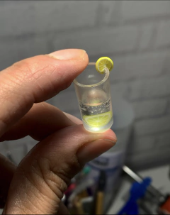 Ref2089- Copo água com gás e limão miniatura em resina 1 peça escala 1/6 na internet