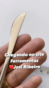 Faca-Ferramenta 1 em aço inox, assinada e desenvolvida pela artista Josi Ribeiro