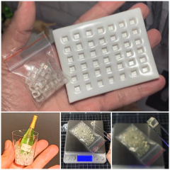 Ref.45609- Molde forminha de gelo realista escala 1/6 com 5 mm ficará cada cubo maciço (Para uso com resinas