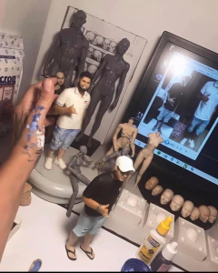 Ref.897- Caricaturas humaninhos (Com aproximadamente 17cm de altura ) na internet