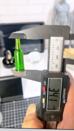 Ref.2789- Miniatura de garrafa e copo cheio de cerveja modela A - comprar online